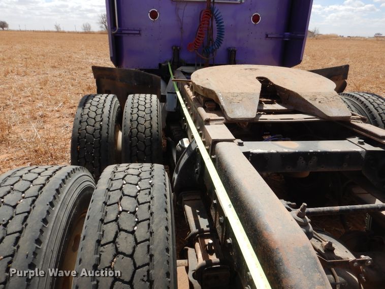 image for item DJ8935 1995 Peterbilt 379  semi truck