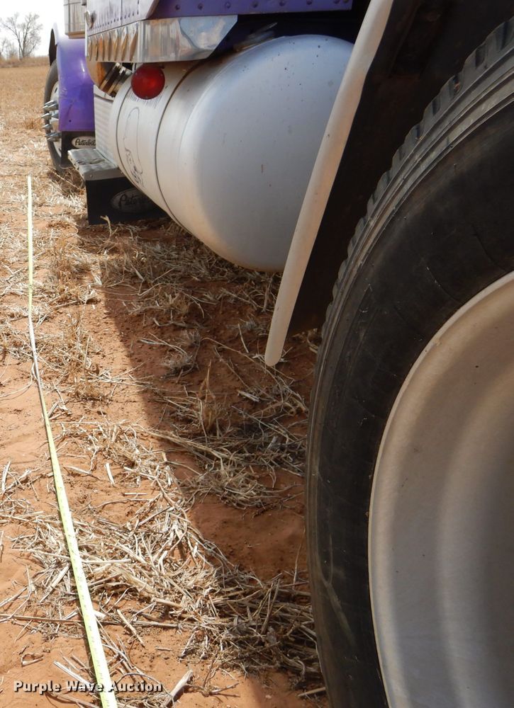 image for item DJ8935 1995 Peterbilt 379  semi truck