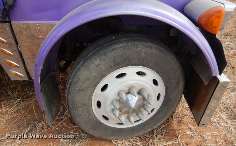 image for item DJ8935 1995 Peterbilt 379  semi truck