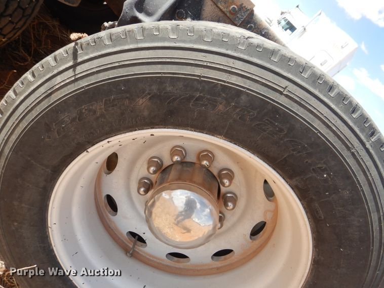 image for item DJ8935 1995 Peterbilt 379  semi truck