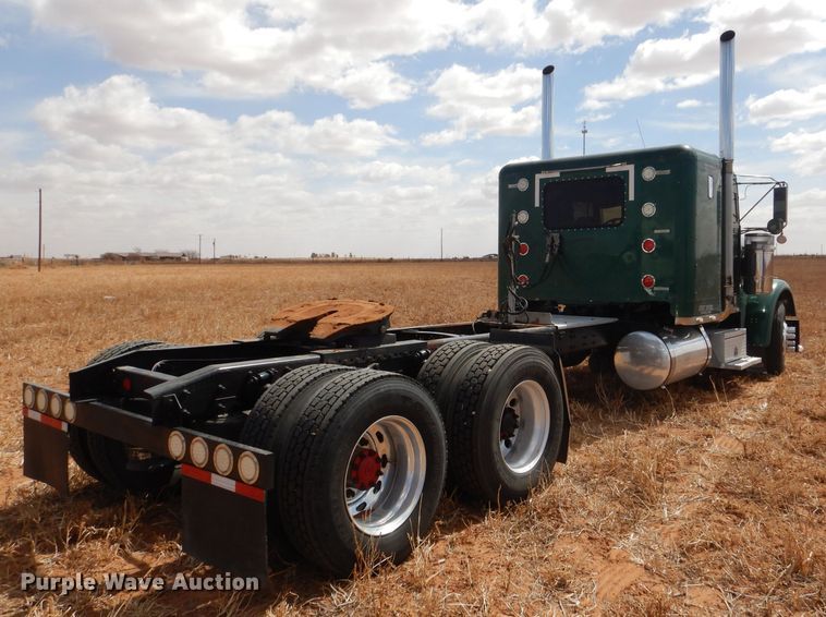 image for item DJ8936 2000 Freightliner FLD  semi truck