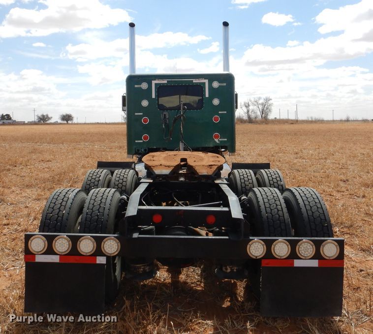 image for item DJ8936 2000 Freightliner FLD  semi truck