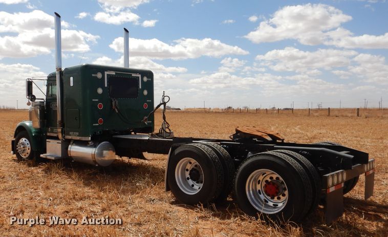 image for item DJ8936 2000 Freightliner FLD  semi truck