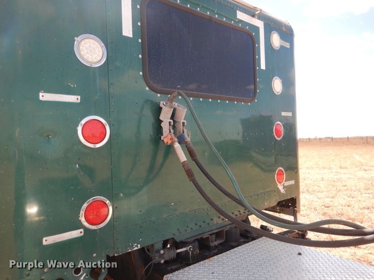 image for item DJ8936 2000 Freightliner FLD  semi truck