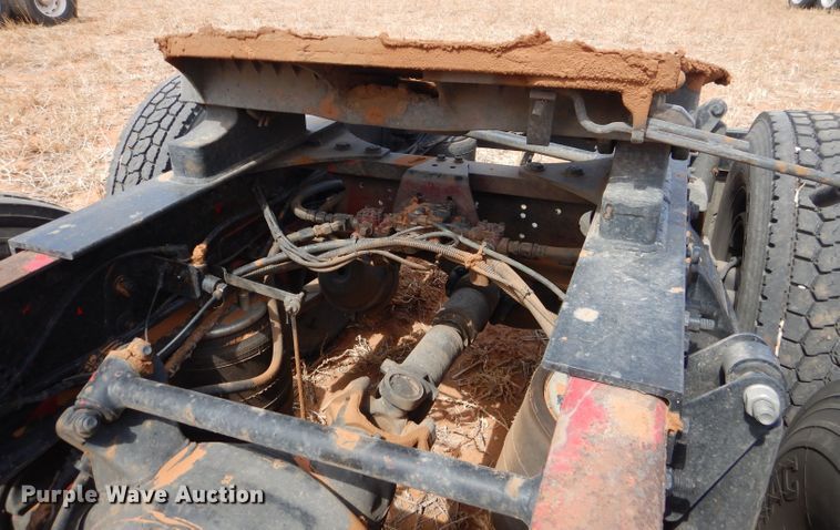 image for item DJ8936 2000 Freightliner FLD  semi truck