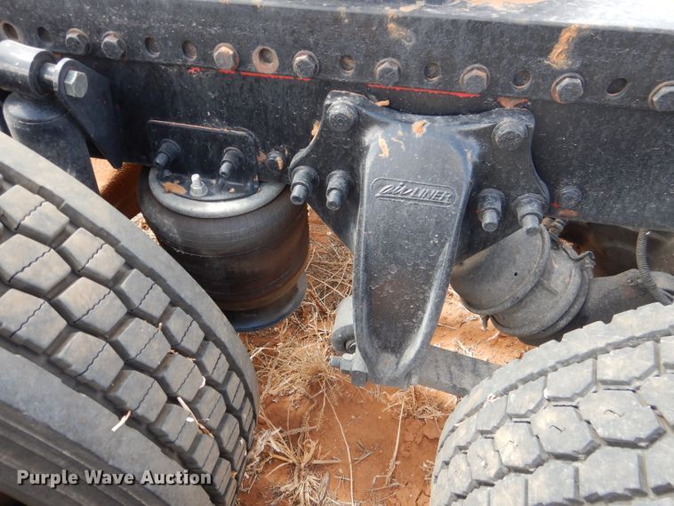 image for item DJ8936 2000 Freightliner FLD  semi truck