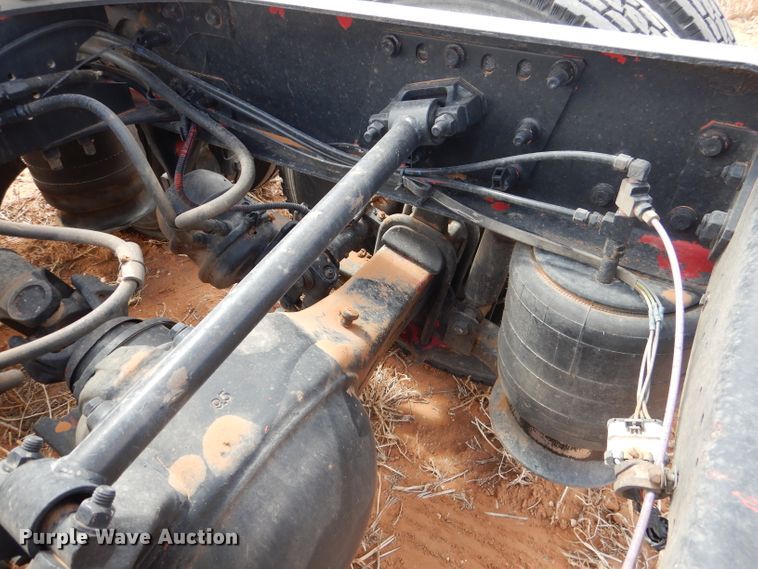 image for item DJ8936 2000 Freightliner FLD  semi truck