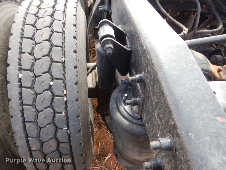 image for item DJ8936 2000 Freightliner FLD  semi truck