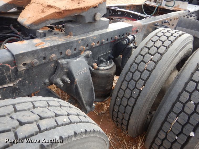 image for item DJ8936 2000 Freightliner FLD  semi truck