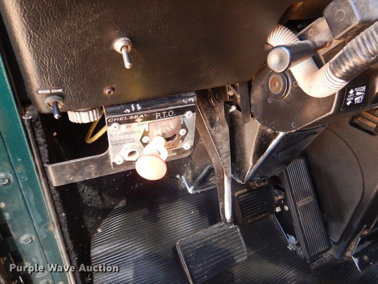 image for item DJ8936 2000 Freightliner FLD  semi truck