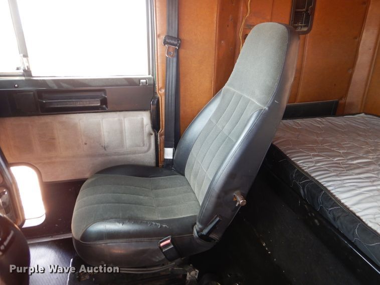 image for item DJ8936 2000 Freightliner FLD  semi truck