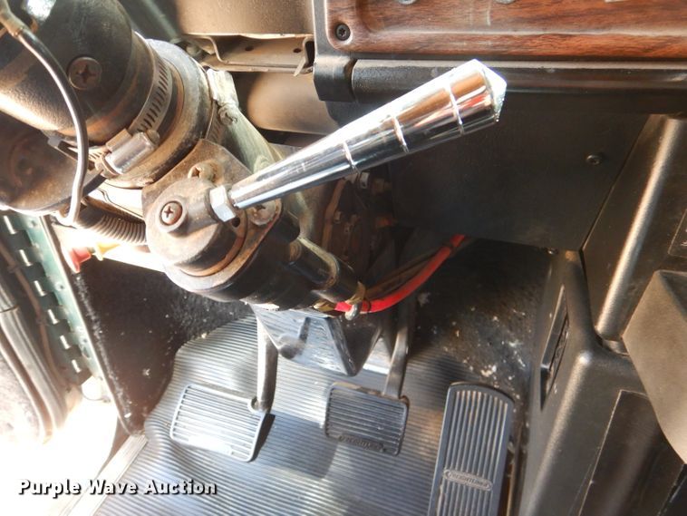 image for item DJ8936 2000 Freightliner FLD  semi truck