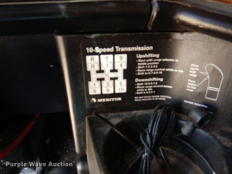 image for item DJ8936 2000 Freightliner FLD  semi truck