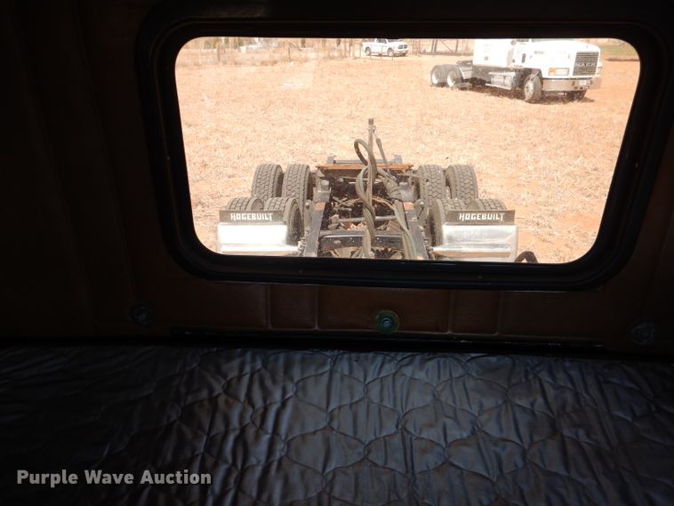 image for item DJ8936 2000 Freightliner FLD  semi truck