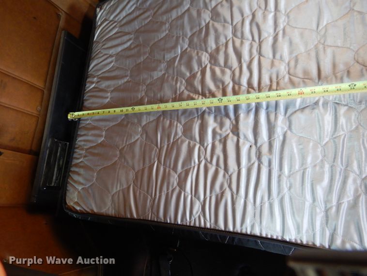 image for item DJ8936 2000 Freightliner FLD  semi truck