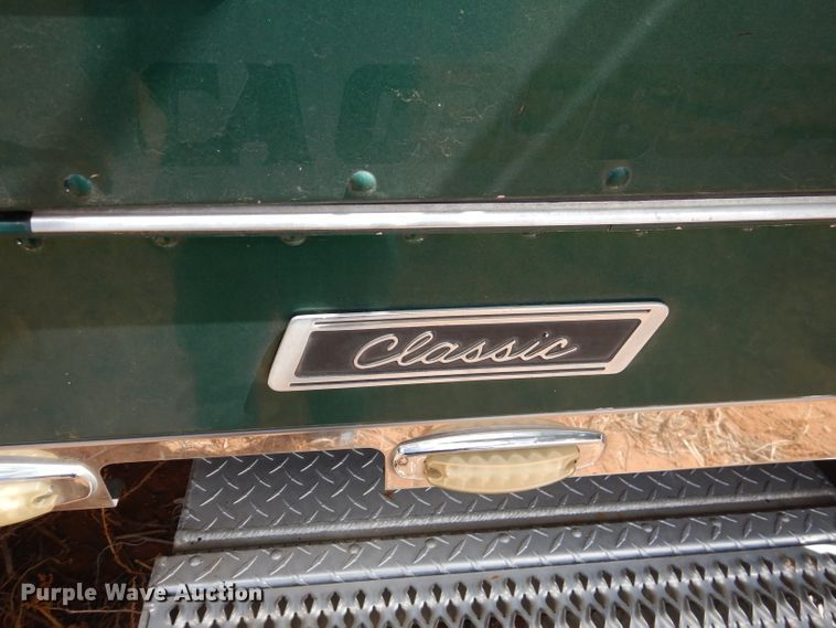 image for item DJ8936 2000 Freightliner FLD  semi truck