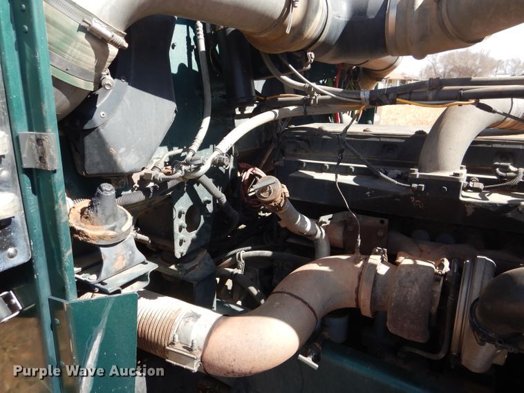 image for item DJ8936 2000 Freightliner FLD  semi truck