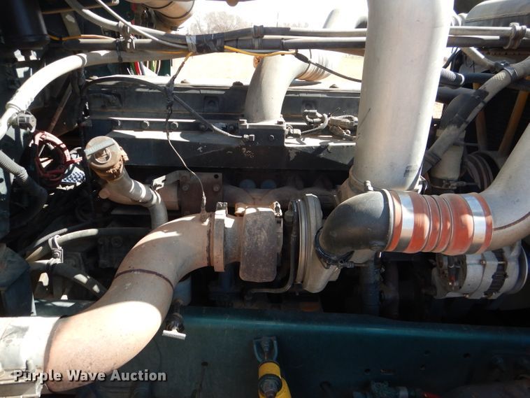 image for item DJ8936 2000 Freightliner FLD  semi truck