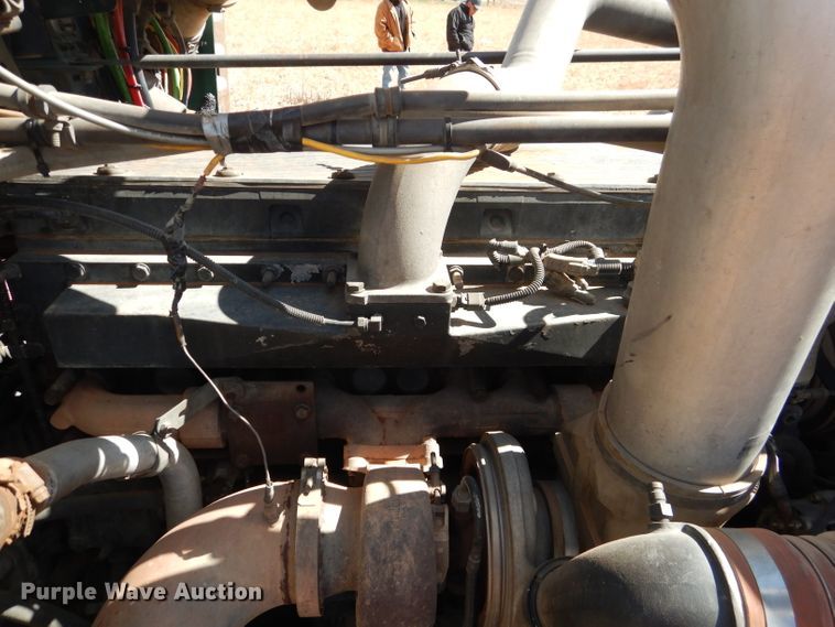 image for item DJ8936 2000 Freightliner FLD  semi truck