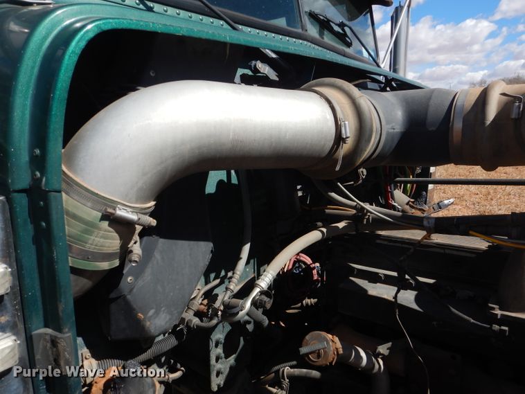 image for item DJ8936 2000 Freightliner FLD  semi truck