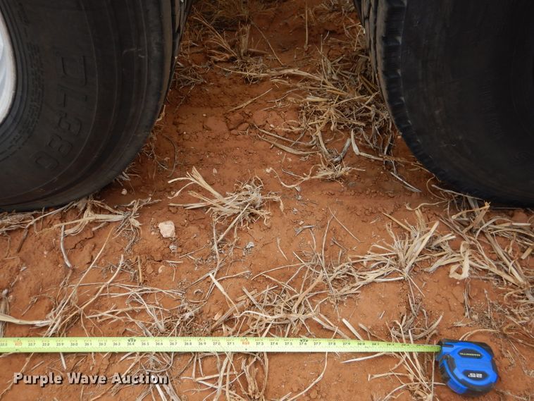 image for item DJ8936 2000 Freightliner FLD  semi truck