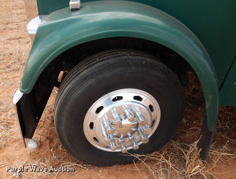 image for item DJ8936 2000 Freightliner FLD  semi truck