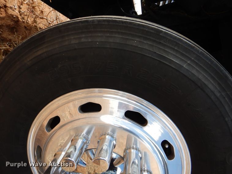 image for item DJ8936 2000 Freightliner FLD  semi truck