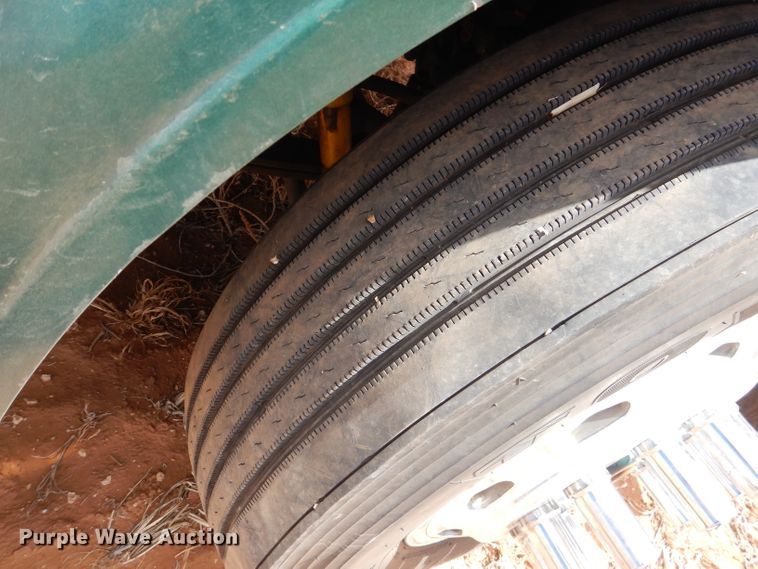 image for item DJ8936 2000 Freightliner FLD  semi truck