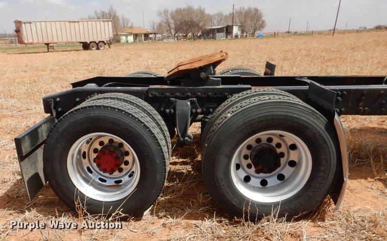 image for item DJ8936 2000 Freightliner FLD  semi truck