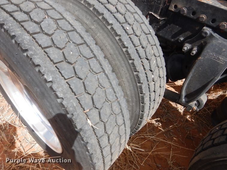 image for item DJ8936 2000 Freightliner FLD  semi truck