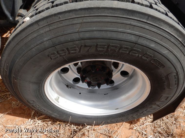 image for item DJ8936 2000 Freightliner FLD  semi truck