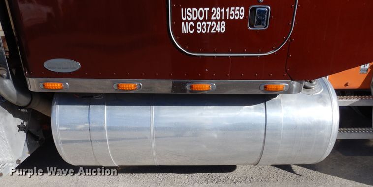 image for item DK0308 1996 Peterbilt 379  semi truck