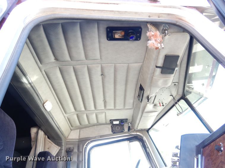 image for item DK0308 1996 Peterbilt 379  semi truck