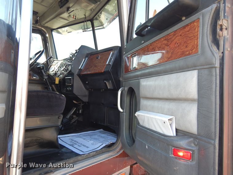 image for item DK0308 1996 Peterbilt 379  semi truck