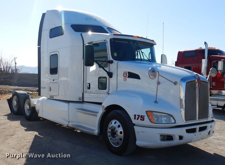 image for item DK0309 2009 Kenworth T660  semi truck