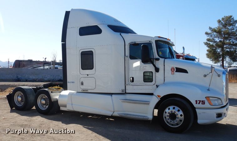 image for item DK0309 2009 Kenworth T660  semi truck
