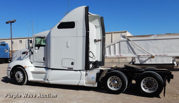 image for item DK0309 2009 Kenworth T660  semi truck