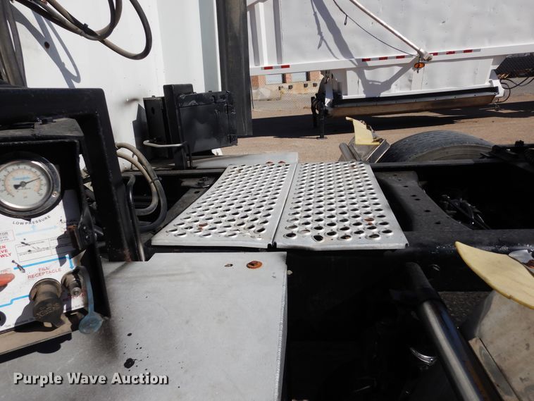 image for item DK0309 2009 Kenworth T660  semi truck