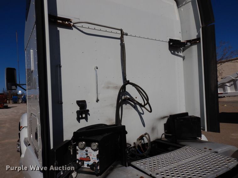 image for item DK0309 2009 Kenworth T660  semi truck