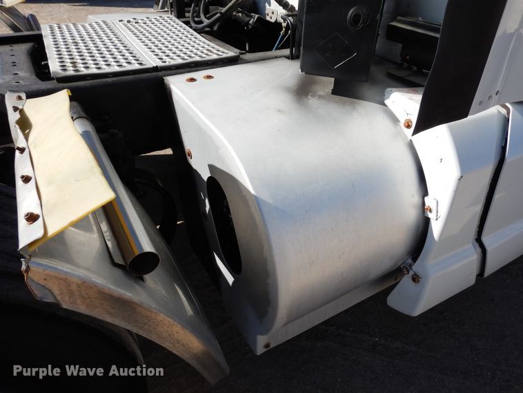 image for item DK0309 2009 Kenworth T660  semi truck