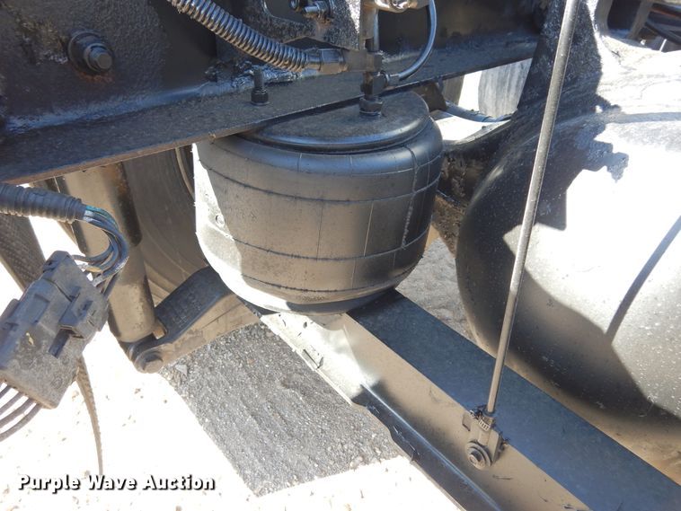 image for item DK0309 2009 Kenworth T660  semi truck