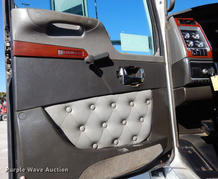 image for item DK0309 2009 Kenworth T660  semi truck