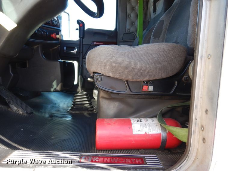 image for item DK0309 2009 Kenworth T660  semi truck