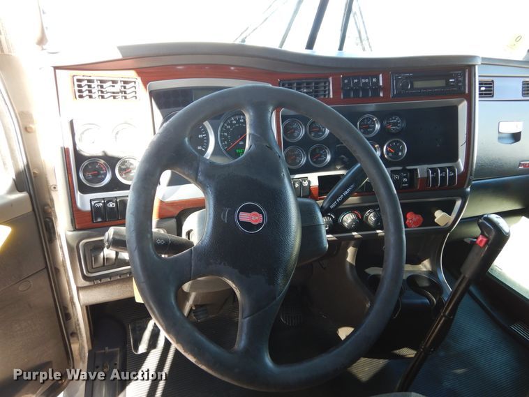 image for item DK0309 2009 Kenworth T660  semi truck