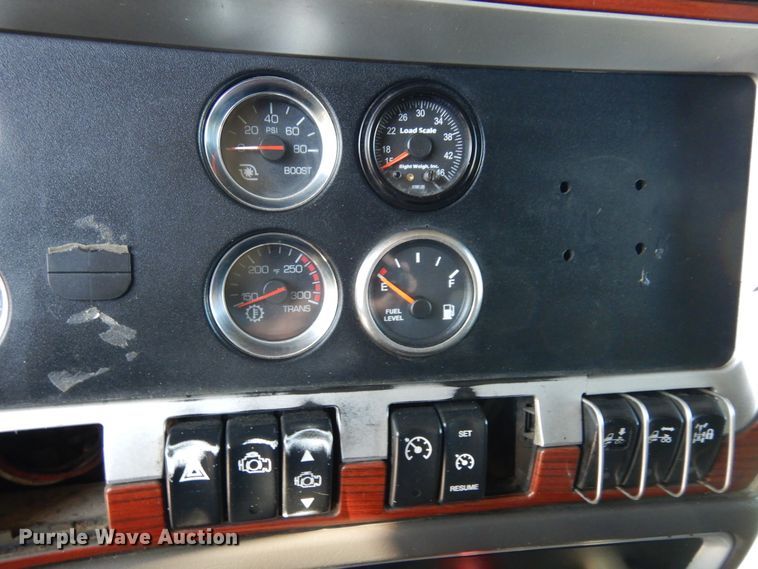 image for item DK0309 2009 Kenworth T660  semi truck