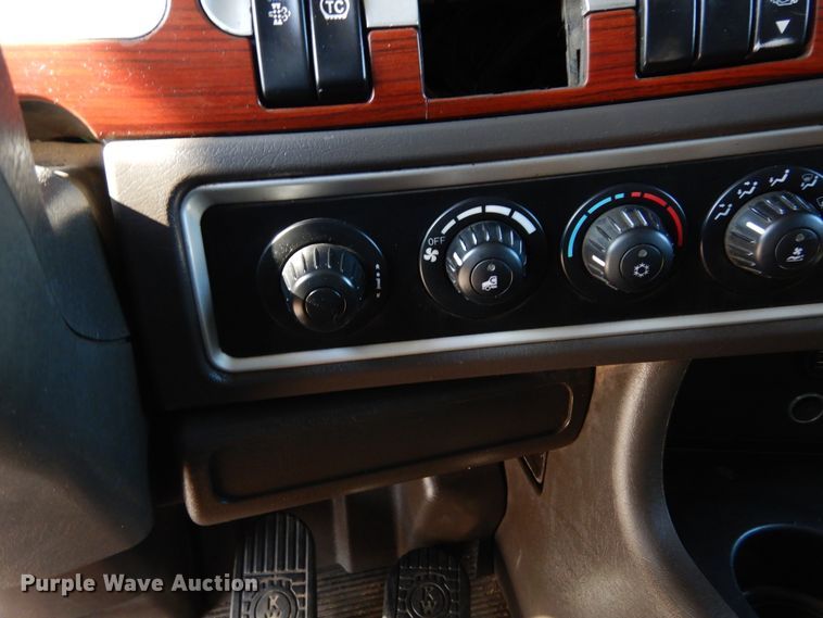 image for item DK0309 2009 Kenworth T660  semi truck