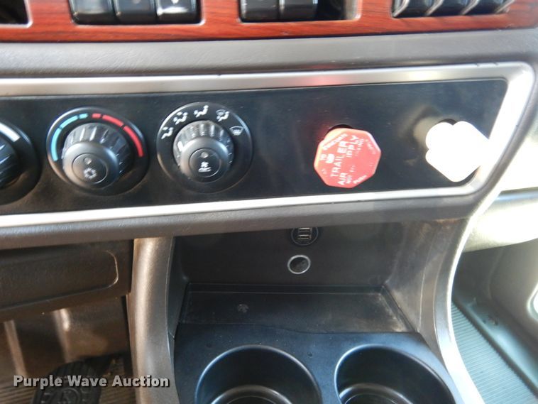 image for item DK0309 2009 Kenworth T660  semi truck