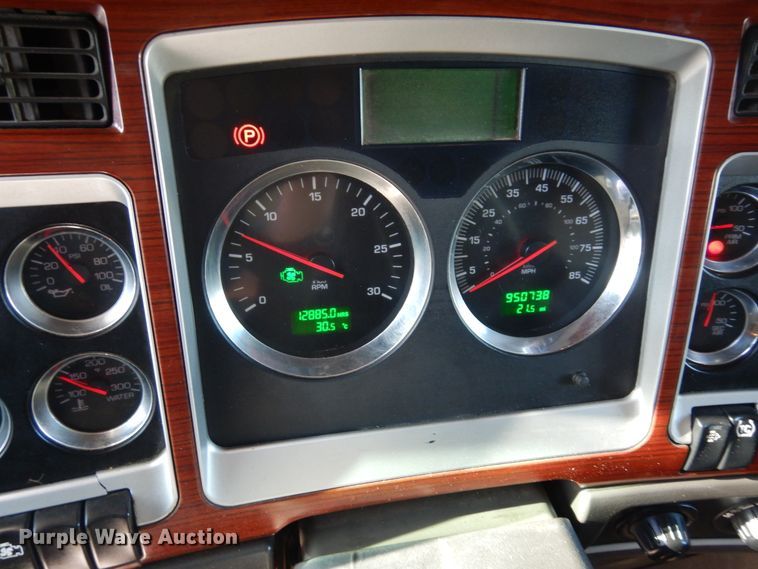 image for item DK0309 2009 Kenworth T660  semi truck