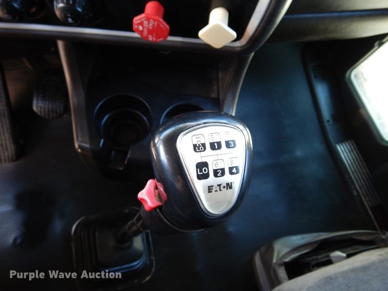 image for item DK0309 2009 Kenworth T660  semi truck