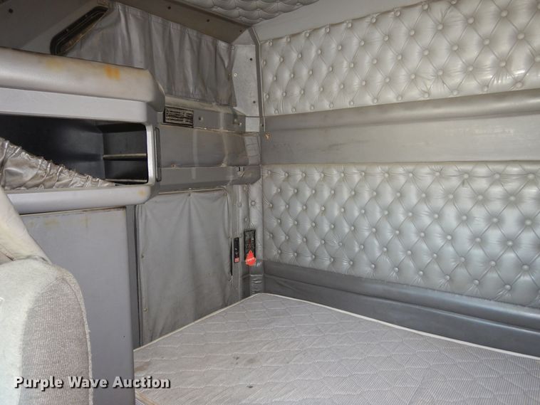 image for item DK0309 2009 Kenworth T660  semi truck